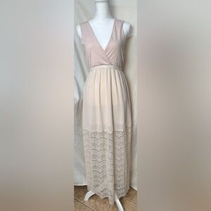 🦋 Love Riche Cream Lace Maxi Dress